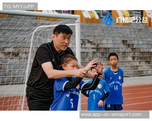 直播吧公益活动走进成都校园杨晨徐亮携手共筑体育梦想